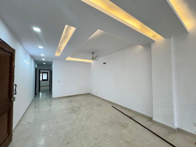 Rental | 6+ BHK + Extra Room 300 Sq.Mt. Villa in Sector 93A