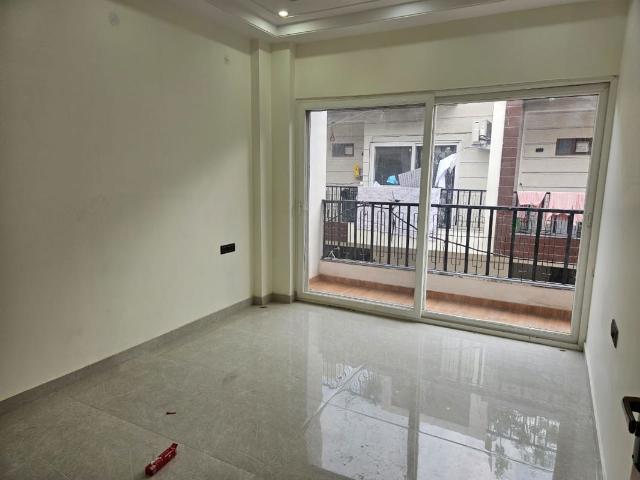 Rental | 6 BHK + Servant Room,Extra Room 450 Sq.Mt. Villa in RWA Apartments Sector 52