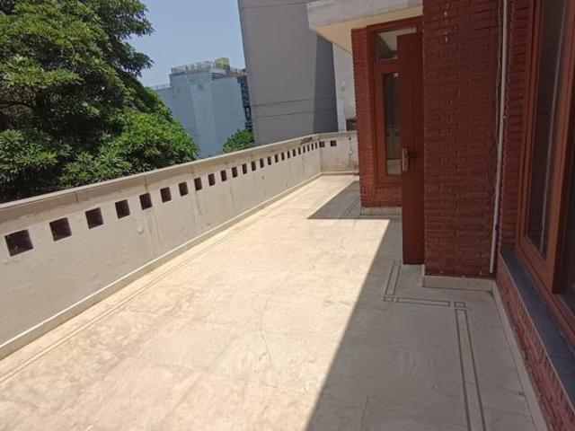 Rental | 6+ BHK + Servant Room,Extra Room,Basement,Store Room 500 Sq.Yd. Independent House in DLF Plaza Tower