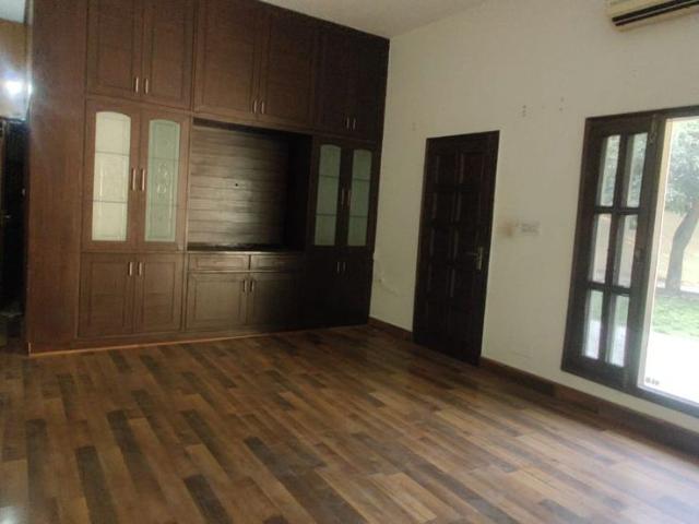 Rental | 6 BHK + Servant Room,Extra Room,Store Room 11000 Sq.Ft. Independent House in Sector 35
