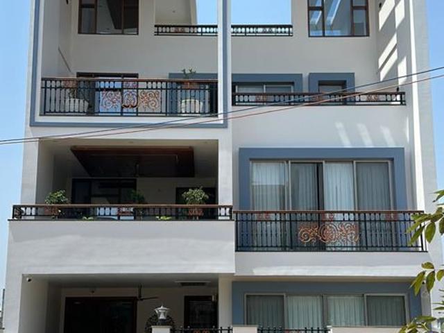 Rental | 6+ BHK + Servant Room 2000 Sq.Ft. Villa in Emaar Gomti Greens