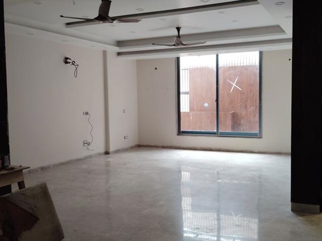 Rental | 6+ BHK + Servant Room 200 Sq.Mt. Independent House in RWA Apartments Sector 41