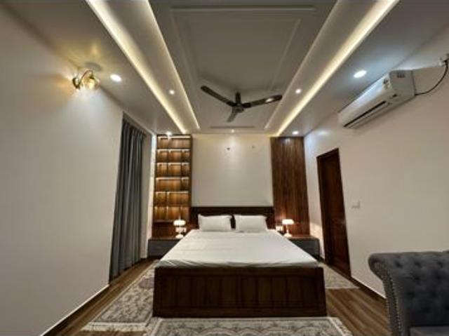 Rental | 6+ BHK + Servant Room 4000 Sq.Ft. Villa in Emaar Gomti Greens