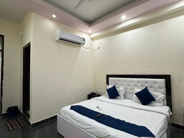 Rental | 6+ BHK + Servant Room 400 Sq.Mt. Independent House in Sector 117