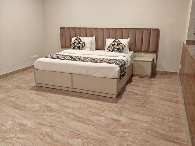 Rental | 6 BHK + Store Room 20 Sq.Yd. Villa in Sector 50