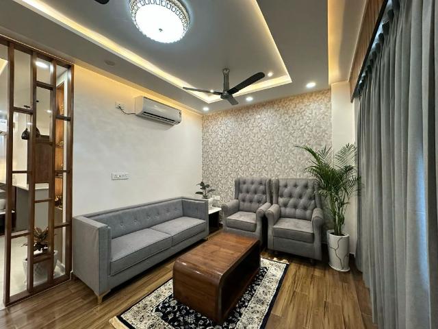 Rental | 6+ BHK + Pooja Room 1000 Sq.Ft. Villa in Emaar Gomti Greens