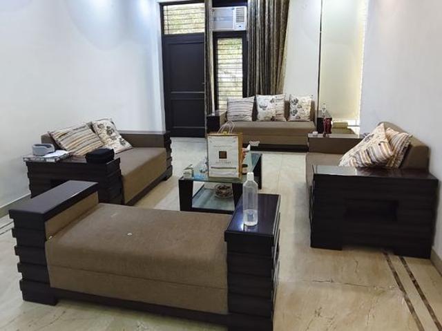 Rental | 6 BHK + Pooja Room 250 Sq.Ft. Independent House in RWA Apartments Sector 50