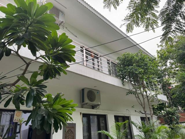 Rental | 6+ BHK + Pooja Room,Servant Room 400 Sq.Mt. Villa in RWA Apartments Sector 40