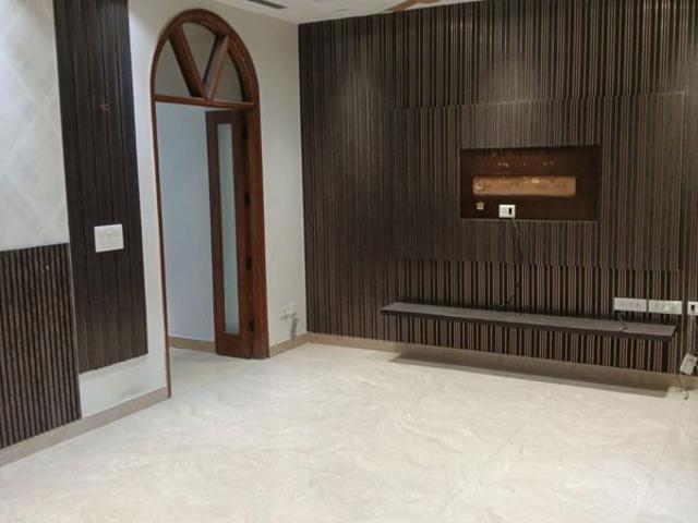 Rental | 6+ BHK + Pooja Room,Servant Room,Study Room 220 Sq.Mt. Independent House in RWA Apartments Sector 40