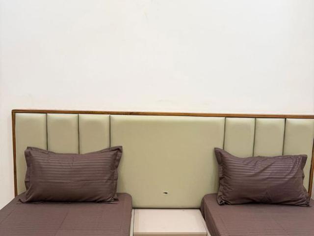 Rental | 6+ BHK + Pooja Room,Servant Room,Study Room,Extra Room,Basement,Store Room 450 Sq.Mt. Independent House in Sector 53