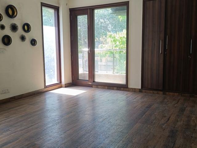 Rental | 6+ BHK + Pooja Room,Servant Room,Study Room,Extra Room,Basement,Store Room 500 Sq.Yd. Independent House in New Friends Colony