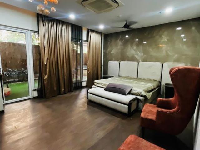 Rental | 6 BHK + Prayer Room,Servant Room,Study Room,Extra Room,Basement,Store Room 8000 Sq.Ft. Villa in Dasnac The Jewel