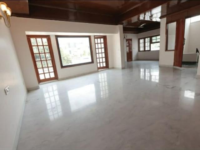 Rental | 6+ BHK + Prayer Room,Servant Room,Study Room,Extra Room,Store Room 500 Sq.Yd. Independent House in New Friends Colony