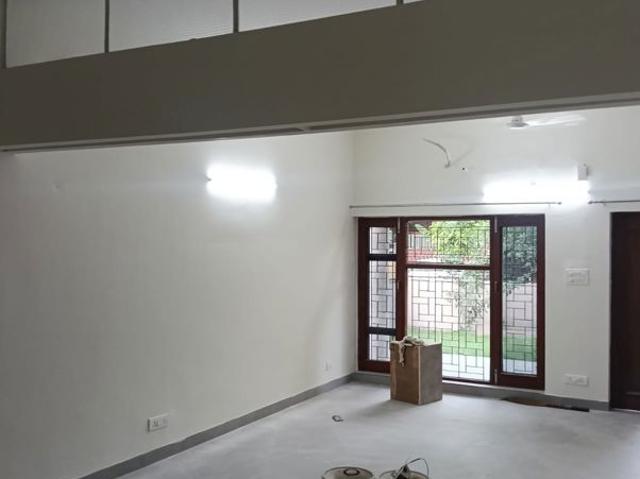 Rental | 6 BHK + Prayer Room,Study Room 4500 Sq.Ft. Independent House in Sector 33