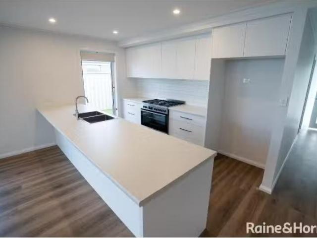 For Rent! 6 Bondi Crescent, GOBBAGOMBALIN House for rent List.