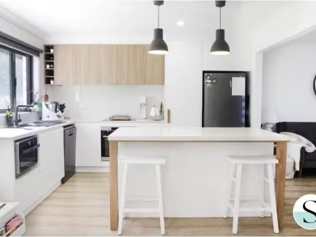 Deal! 6 Brigantine Place, Caves Beach House for rent Listed b.