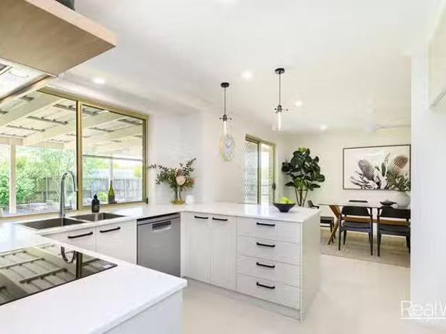 Cheap 6 Capriole Close, Yamanto, QLD 4305