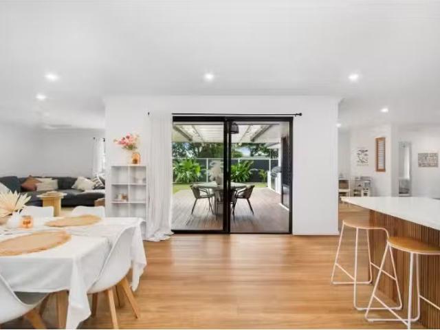 Nice 6 Casuarina Drive, Banora Point House for rent Listed by.