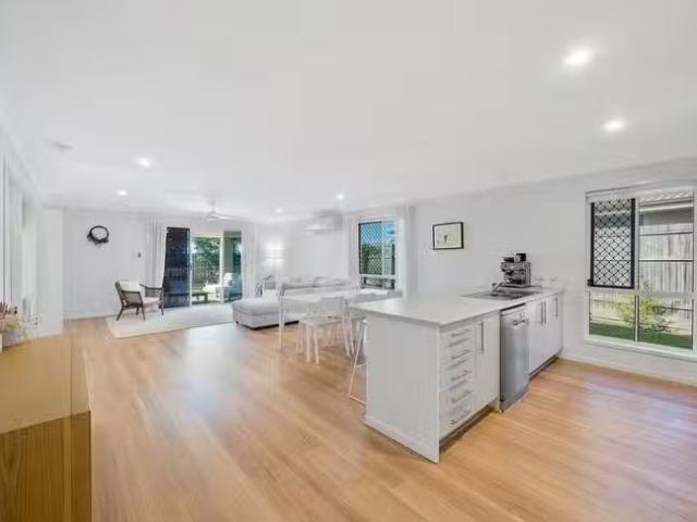 Rental! 6 Chase Crescent, North Lakes, QLD 4509