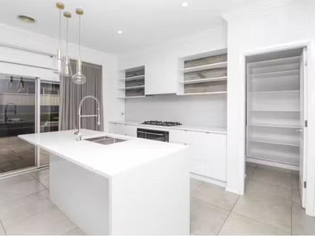 New 6 Cootamundra Boulevard, Gobbagombalin House for rent Lis.