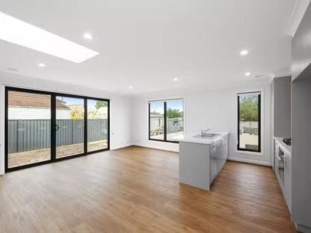 Deal! 6 Glendenning Street, Canadian VIC 3350 House For Lease