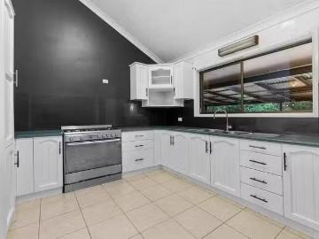 Just in! 6 Green Street, Lowood, QLD 4311