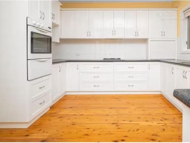 Cheap 6 Lyndoch Place, Bourkelands House for rent Listed by L.