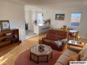 Unique 6 Martha Street, Caves Beach House for rent Listed by.