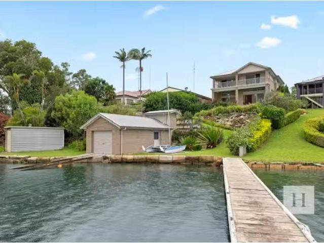 Deal! 6 Scott Rd, Mannering Park House for rent Listed by Ren.