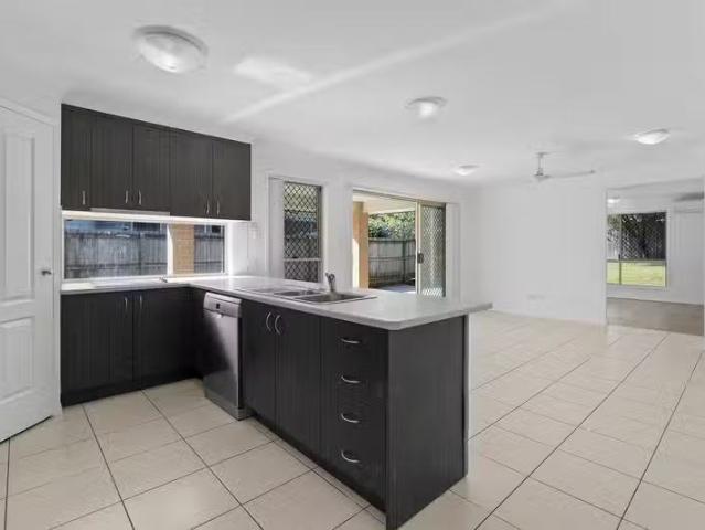 Nice 6 Sunflower Street, WATERFORD WEST, QLD 4133 House for.