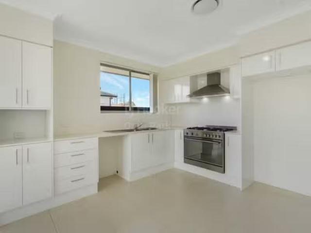 Deal! 6A Charbray Loop, ORAN PARK House for rent Listed by El.