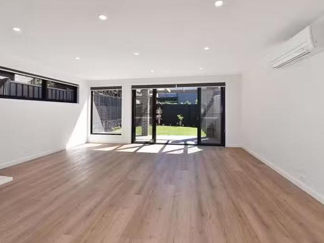 Nice 6A Grandview Rd, Niddrie VIC 3042