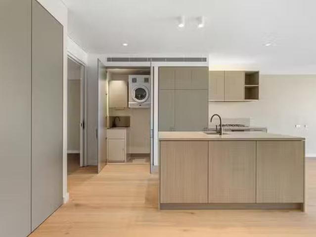 Unique 704/470 Main Street, Kangaroo Point, QLD 4169