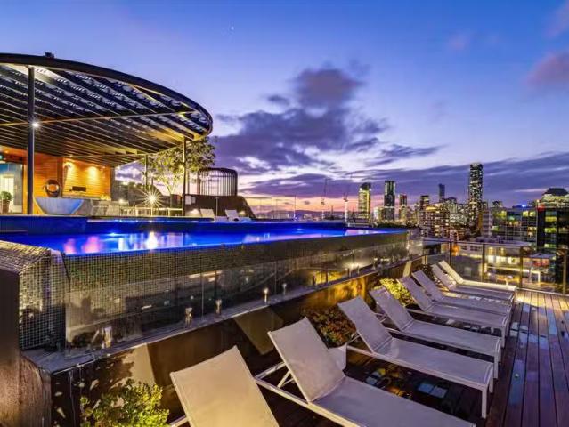 Charming 707/232 Wellington Road, KANGAROO POINT, QLD 4169 A.