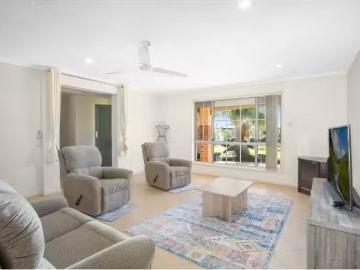 Rental! 70 Mountain View Drive, Woongarrah House for rent Lis.