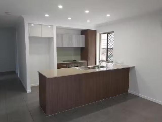 Nice 70 Ridgevale Boulevard, Holmview, QLD 4207
