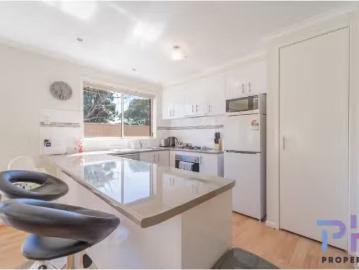 Cheap 7/10 Druid Street, GOLDEN SQUARE Townhouse for rent Lis.