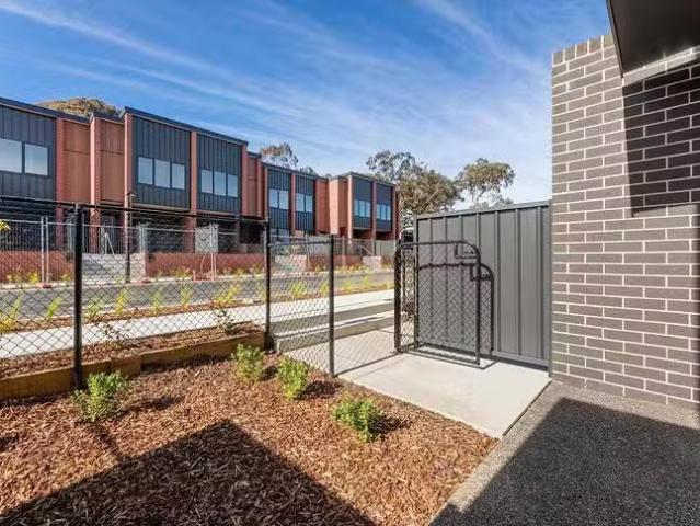 For Rent! 71 Beechworth Street, Watson, ACT 2602