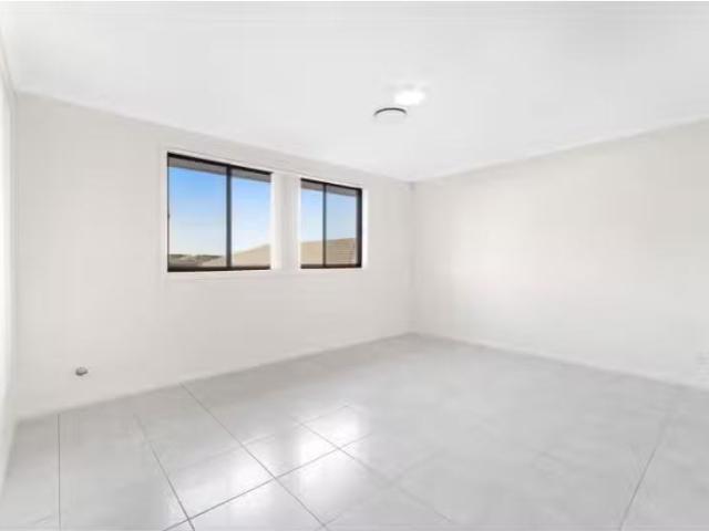 Cozy 71 Richmond Road, Oran Park House for rent Listed by Mat.