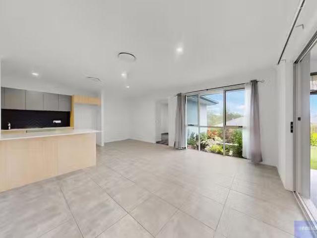 Unique 72 Dysart Drive, Holmview, QLD 4207