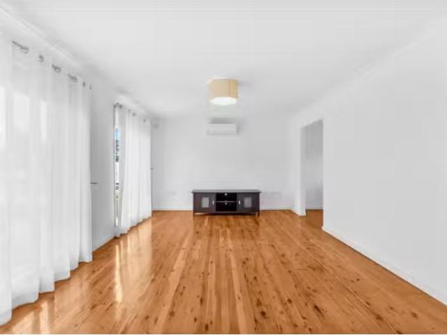 Cheap 72 Kempsey Street, Jamisontown House for rent Listed by.