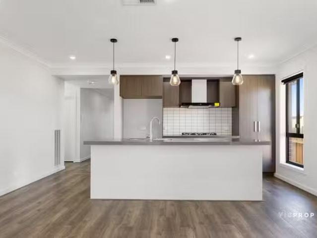 For Rent! 72 Jarlath Drive, Mambourin VIC 3024