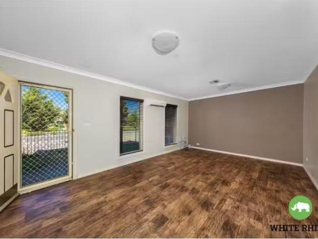 Deal! 7/44 Carrington Street, Queanbeyan Townhouse for rent L.