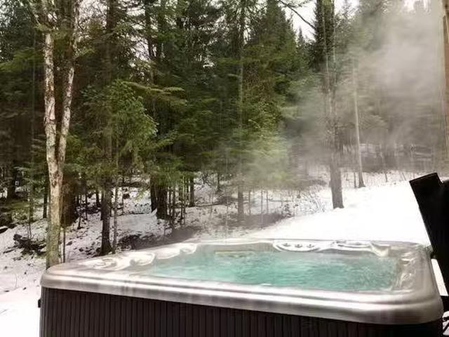 Deal! 74 Imp. Du Cerf, Lac Supérieur, QC, J0T 1J0 house for.