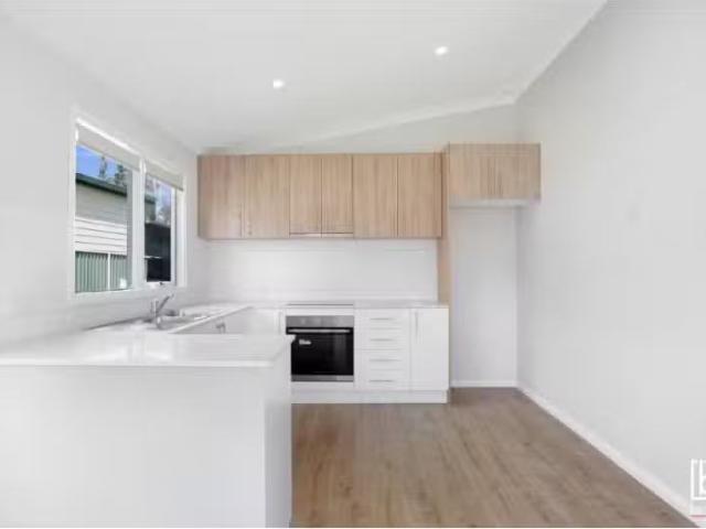 Cozy 74 Westbrook Parade, GOROKAN House for rent Listed by Cr.