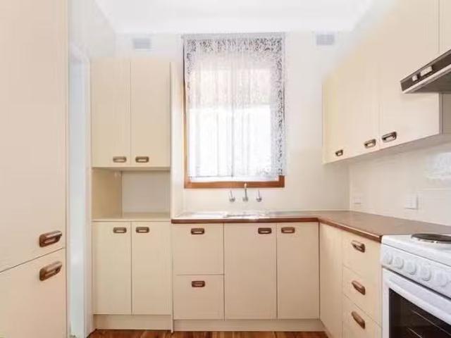 Just in! 75 Maynes Parade, Unanderra, NSW 2526