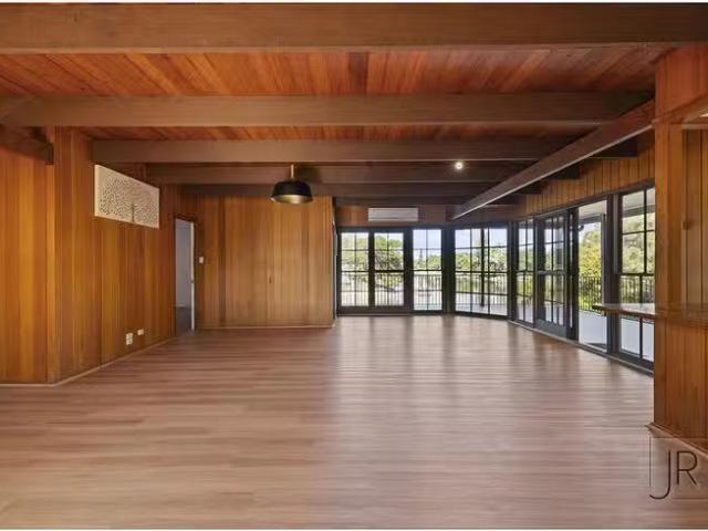 Just in! 76 Poinciana Boulevard, Broadbeach Waters, QLD 4218