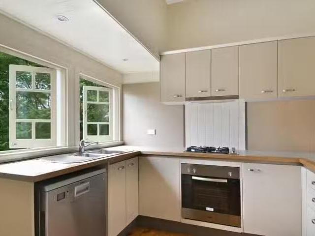 Deal! 78 Mackay Terrace, Bardon, QLD 4065