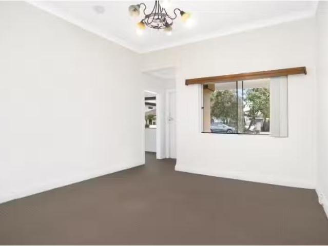 For Rent! 80 Maloney Street, Eastlakes House for rent Listed.