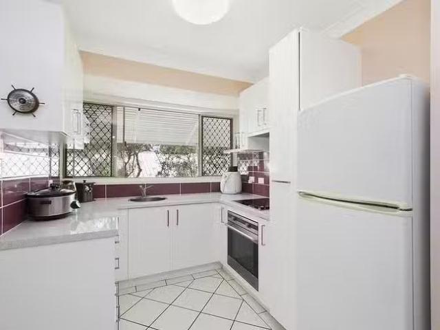 Unique 8/34 Caroline Street, Woody Point, QLD 4019